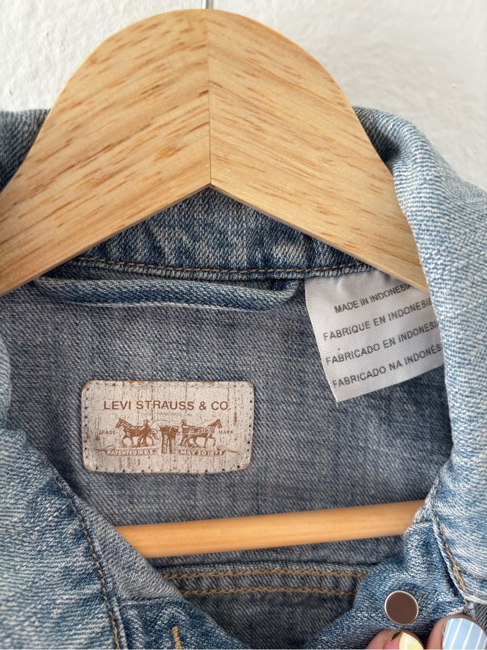 Levi's Denim Vest - Picture 5 of 6